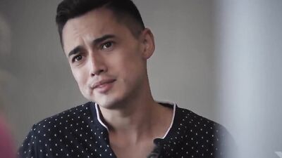 Julia Robbie - Here's The Story! - Julia S