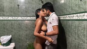 cris vip completo - I fuck my COUSIN&#039;S PUSSY when she goes to the SHOWER.