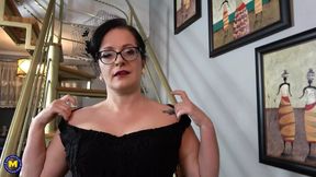 Classy Jenny loves getting kinky in roaring 20&#039;s style